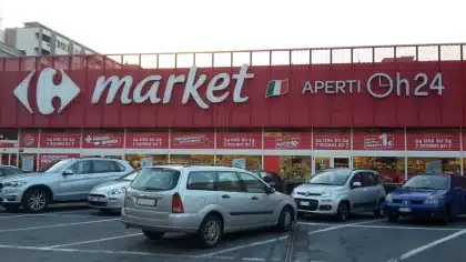 Colas kilométricas en Carrefour por el Smart TV Samsung 4K MiniLED 75" rebajado a 699